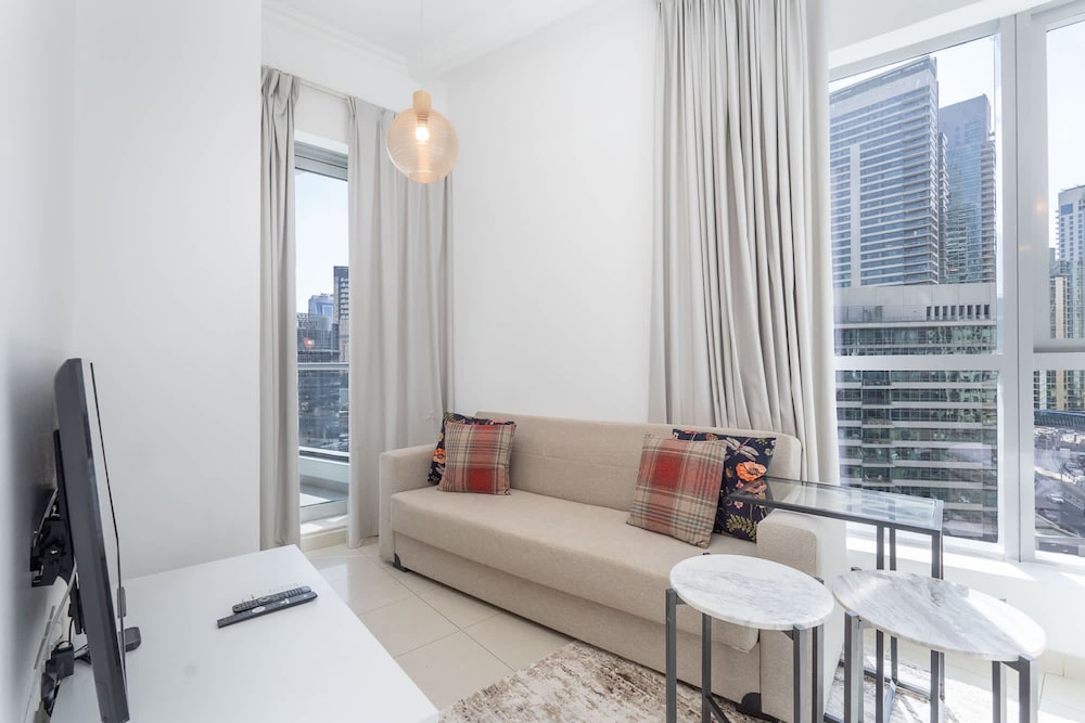 Chic Marina-view Studio in Bay Central Marina