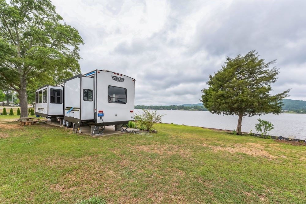 Lakeside Retreat On Neely Henry Lake 1 Bedroom Villa by RedAwning - Property Image 17