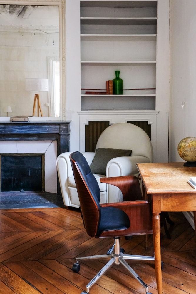 4BR Stylish Stay in the Heart of Marais