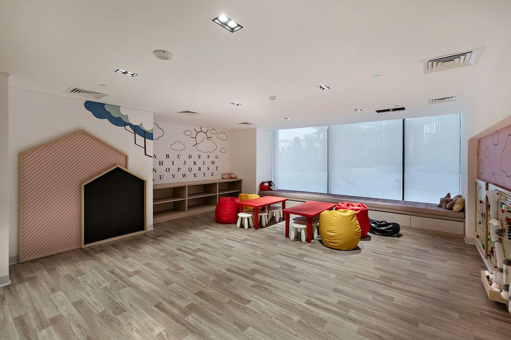Modern Studio at Paragon