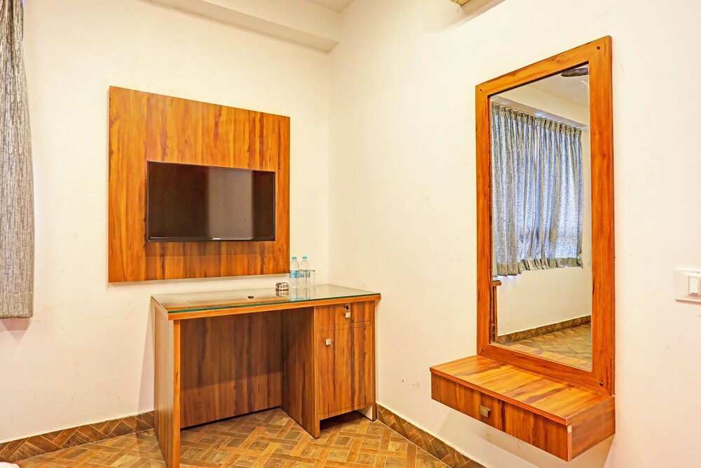 FabHotel Emerald Suites - Near MG Road Metro Station