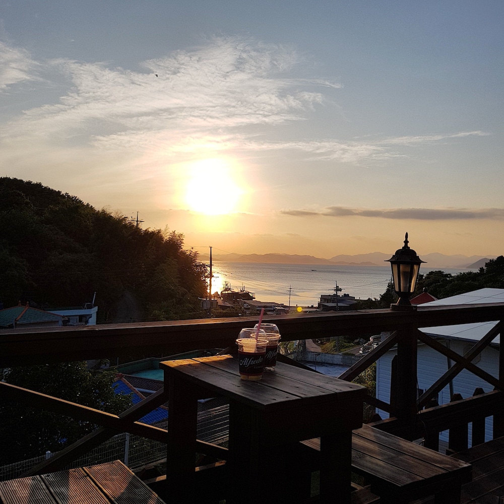 Geoje Sea Love Pension