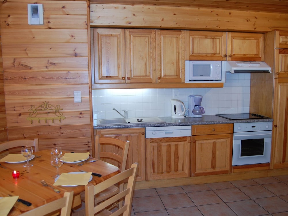 Spacious Holiday Home Near Center of Champagny