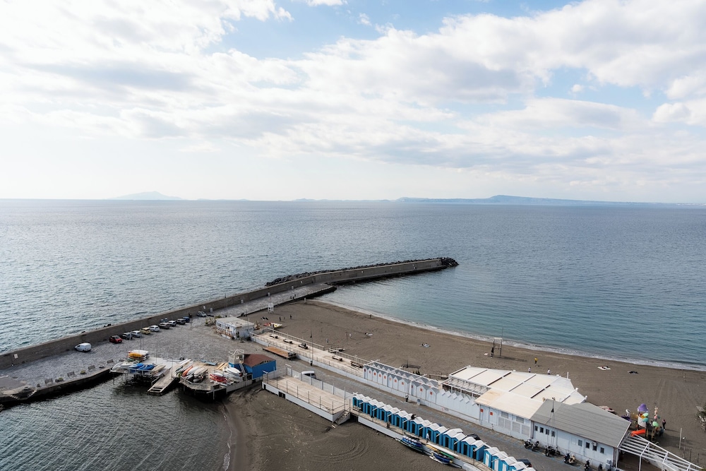 DIPINTO APARTMENTS