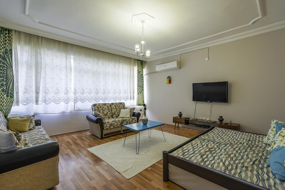 Cozy Flat w Balcony 10 min to Beach in Antalya