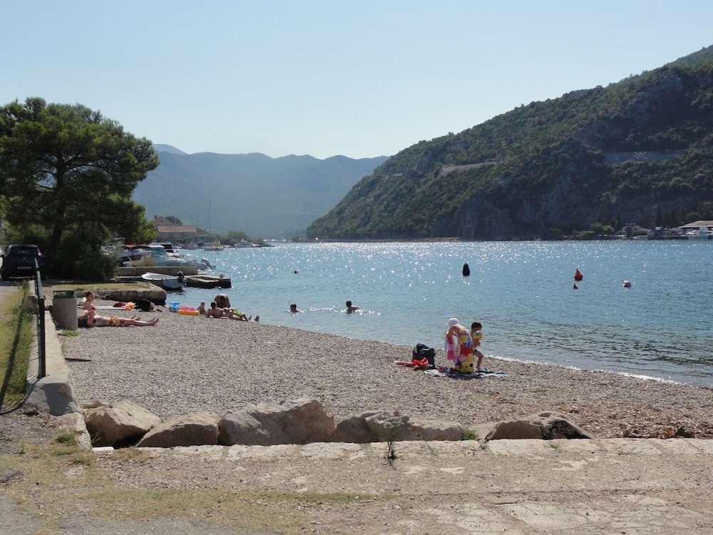Villa Riva - Five Bedroom Villa With Pool and Sea View