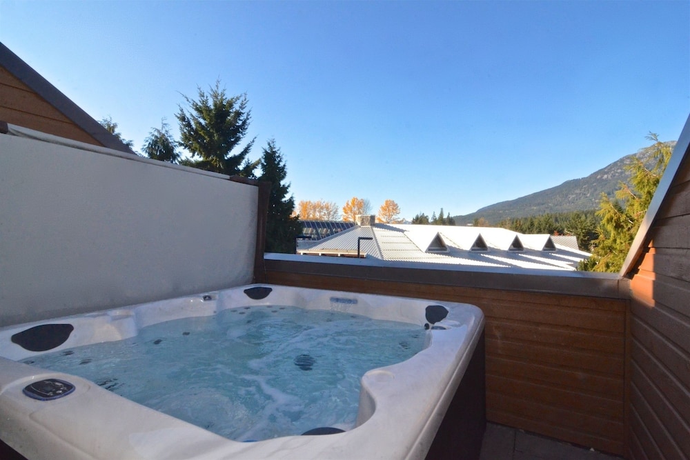 Whistler Blackcomb VR Hearthstone Lodge