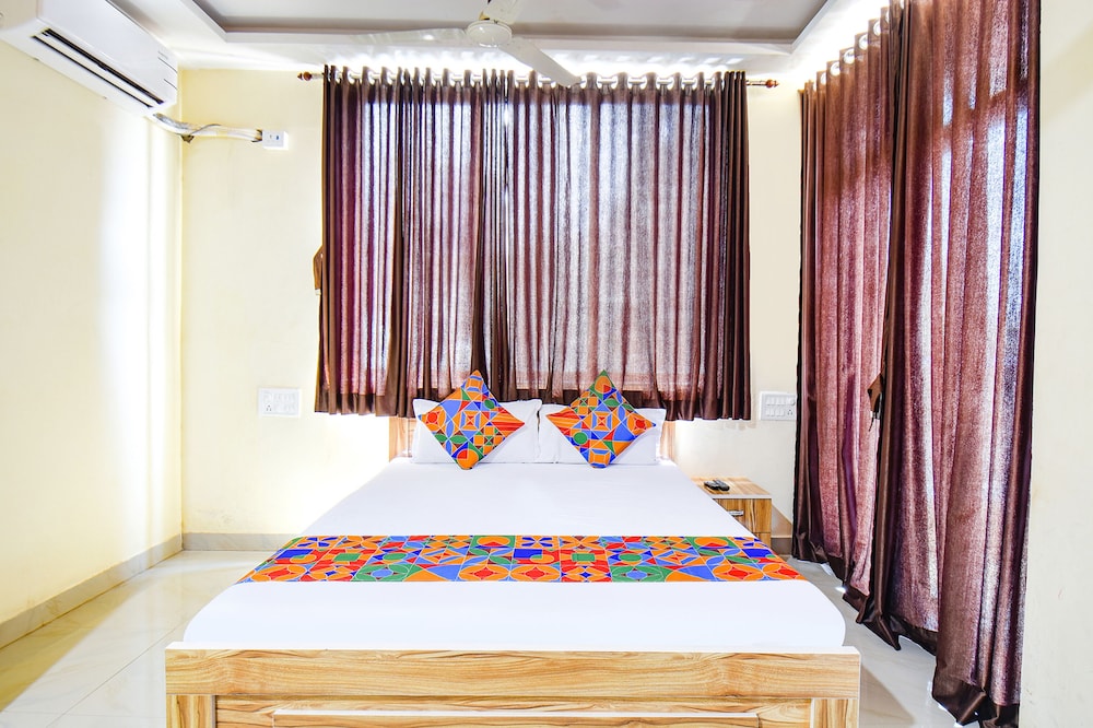 Fabexpress Prajakta Holiday Inn
