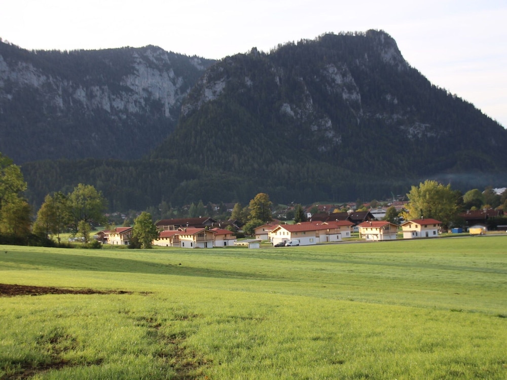 Chalet Alpenzauber mit Beheiztem Pool, Inzell