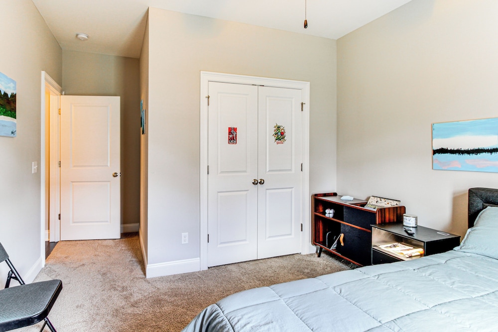 4 Mi to Dtwn: Stylish Home w/ Large Yard in Dothan
