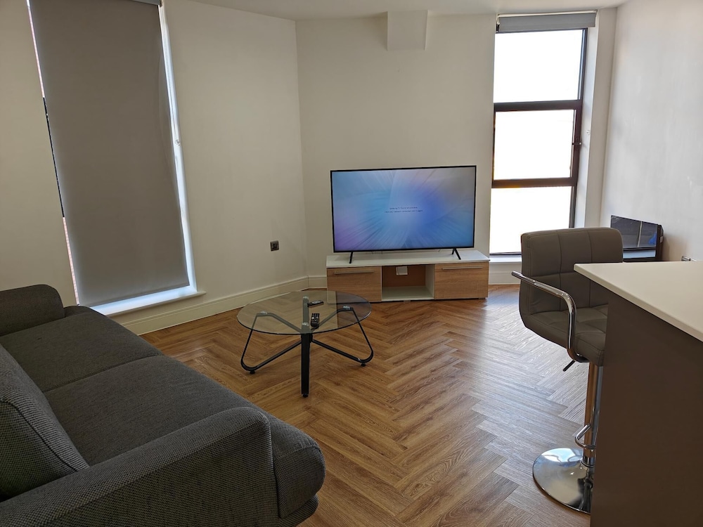 2-bed Apartment Birmingham Snow Hill view 4
