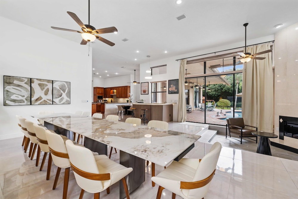 Grand 6BR Plantation Estate w/ Tennis & Pool