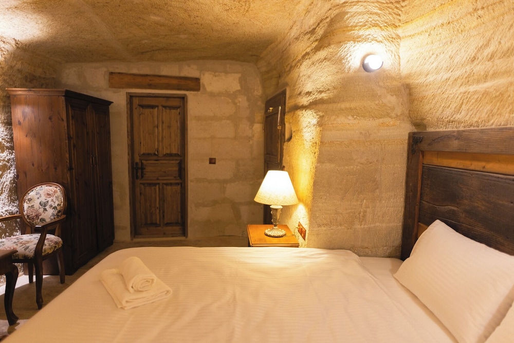 Memory Cave House
