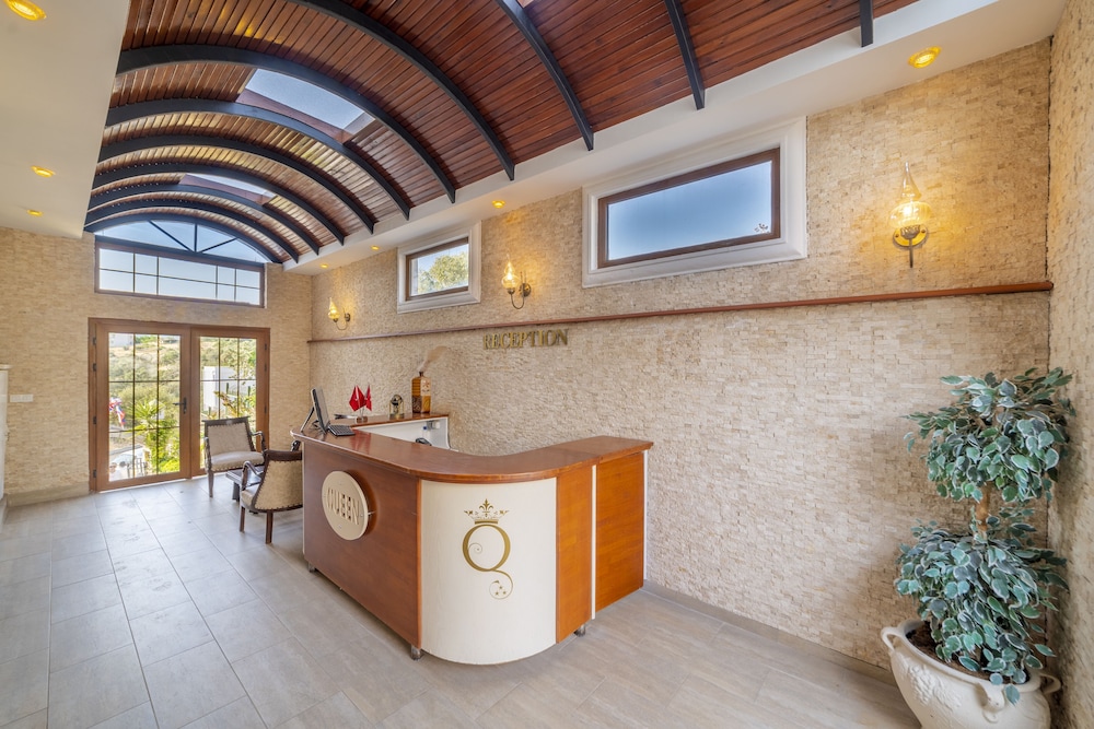 Queen Boutique Hotel - Image 23