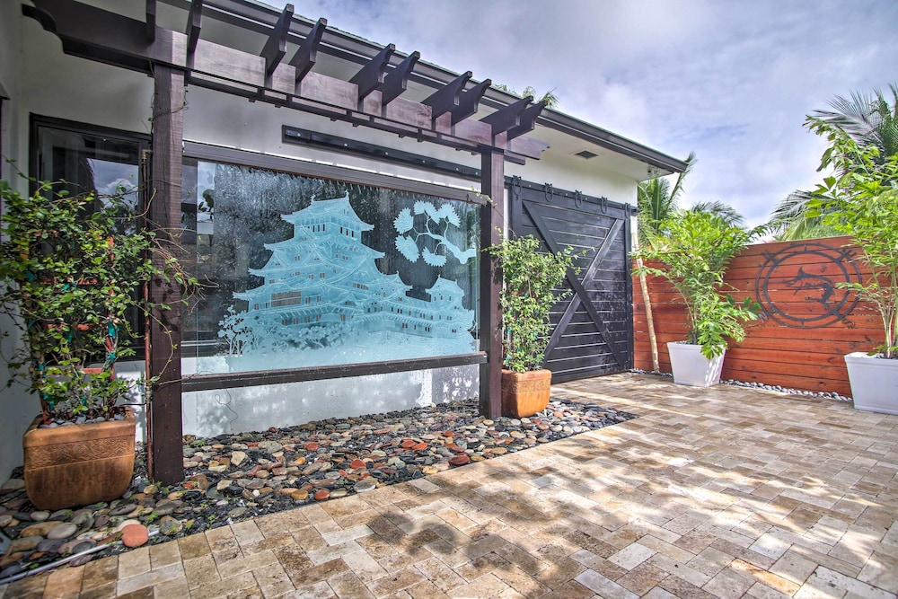 Upscale Home w/ Hot Tub: Walking Distance to Beach view 5