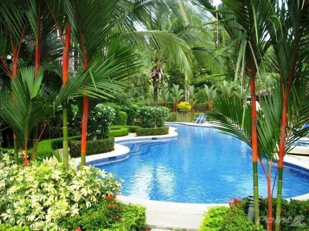 La Torre: Poolside Condo with Scenic Views