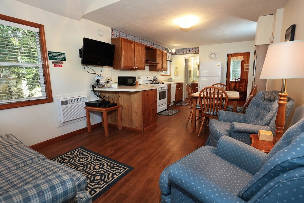 Goshorn Lake Cottages