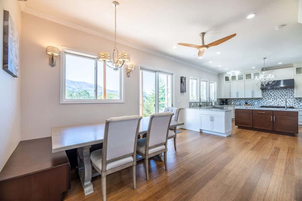 Sleeps12 Pet Friendly 2 Hottubs Views Full Kitchen