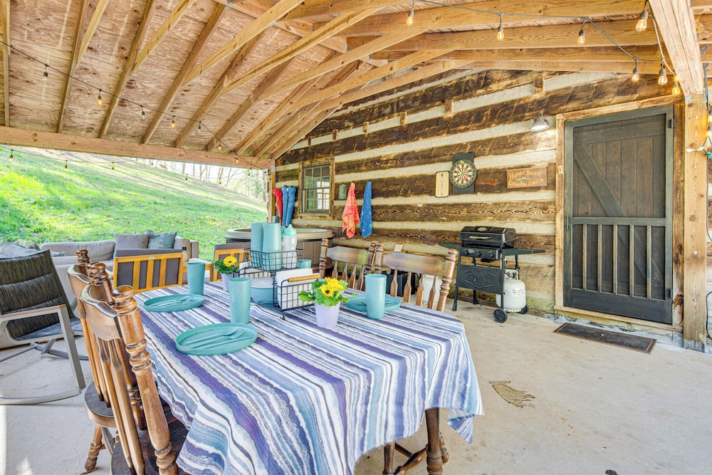Hot Tub, Fire Pit & Creek Access: Whittier Cabin!