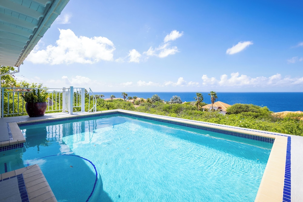 Coral Estate Holidays