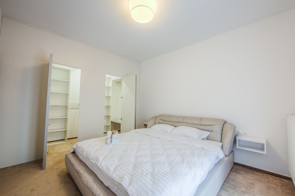22 Residence view 3