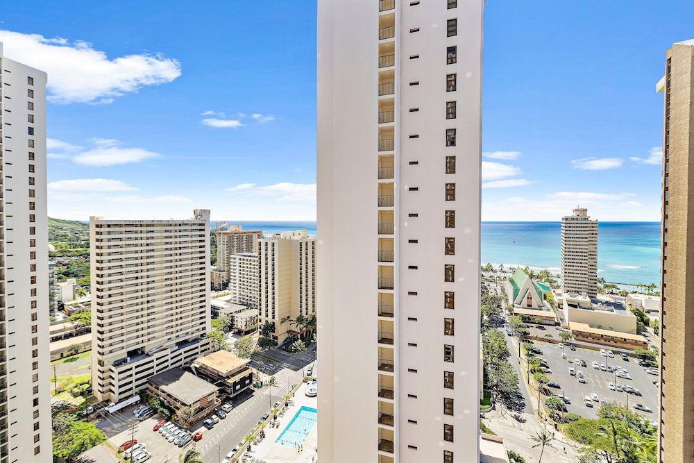 High Floor Ocean View Condo (King Bed and Parking) hotel photo
