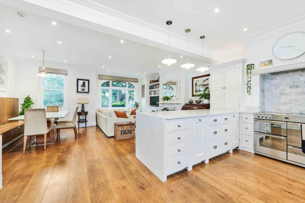 Luxury 3-bed Apartment in Central London
