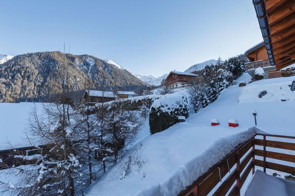 Montebello - Cozy Classic Swiss Chalet With Stunning Views