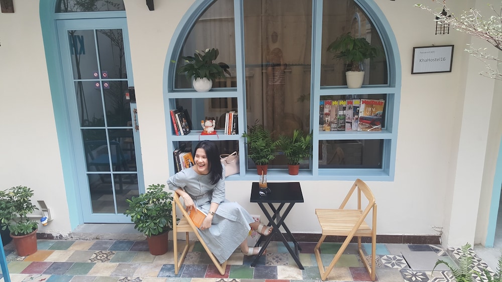 KHA Hostel & Cafe