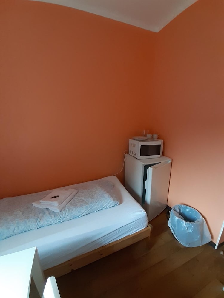 2-Rent Group Hostel Rooms&Apartments TUB19A