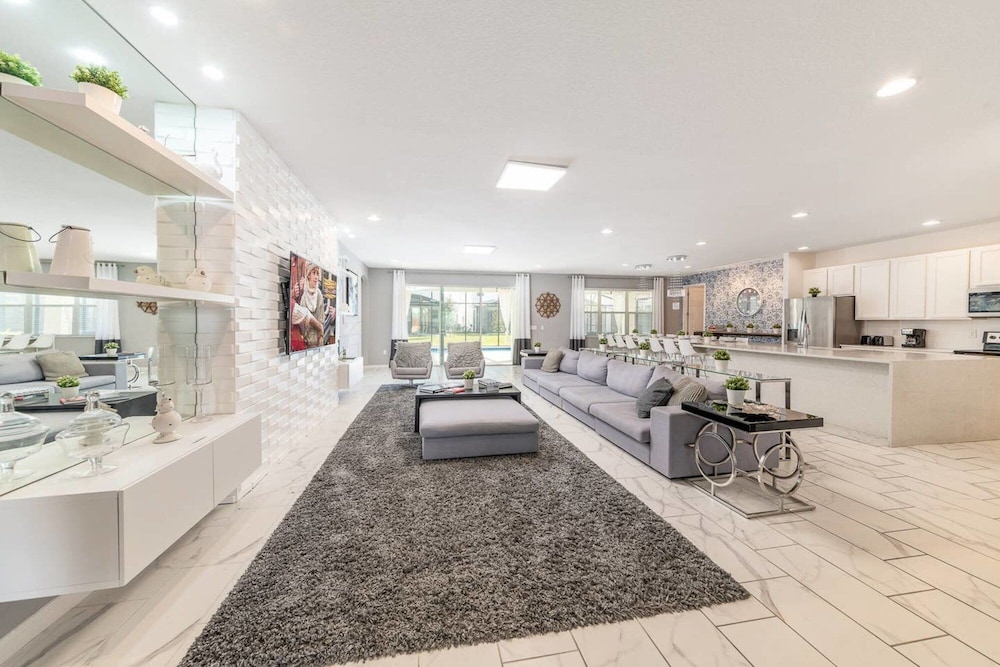 Stunning Luxury Home Near Disney - Image 2