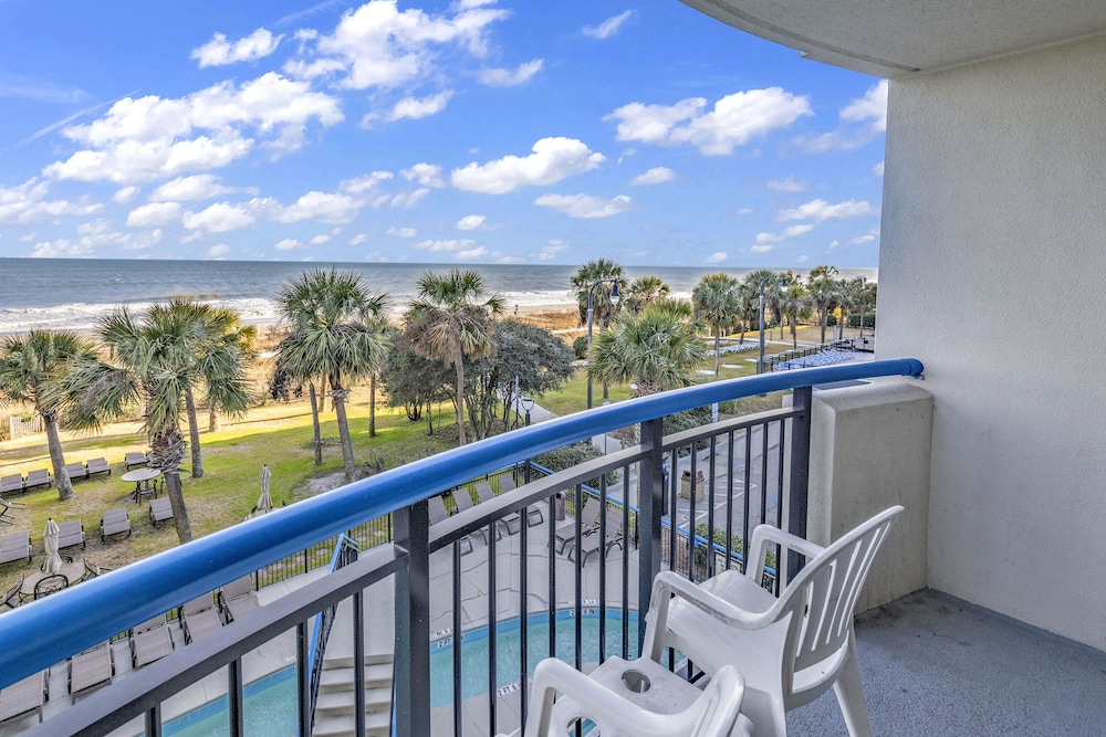 Boardwalk Resort by Hosteeva