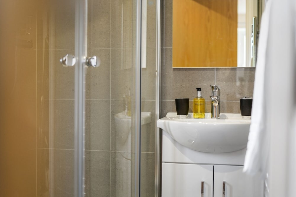 Heathrow Living Serviced Apartments by Ferndale
