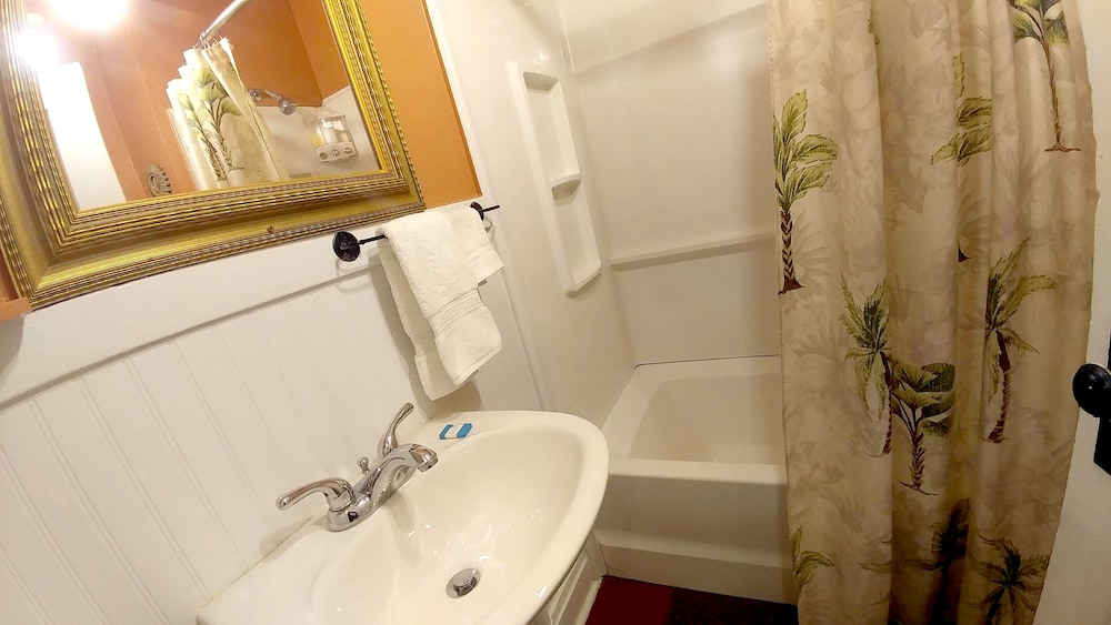 Historic Whiting Hotel Suites - Property Image 94