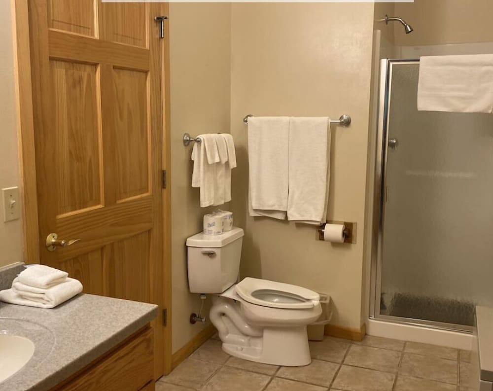 Gunflint Lodge & Outfitters