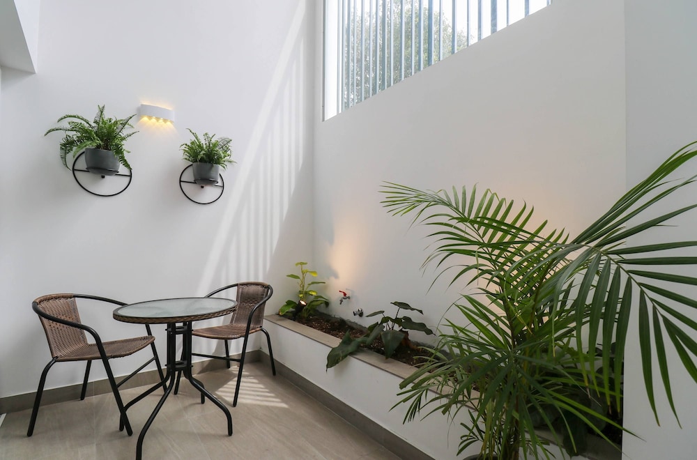 w Majestic 1BR Duplex in the Heart of Barranco