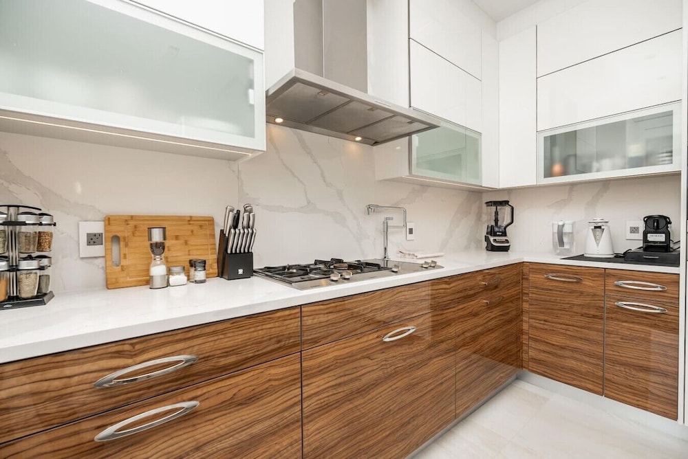 Centrally-located Luxury Home With Views Cinema