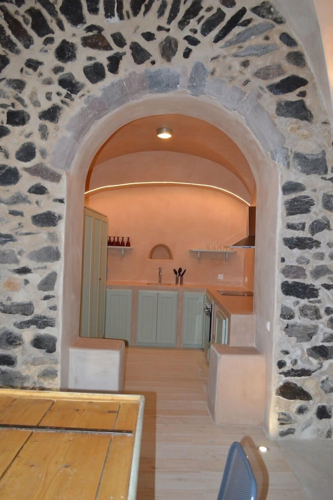 Pyrgos Old winery villa