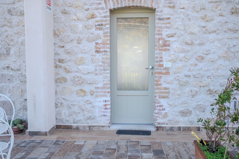 Casale nel Verde con Piscina e Vista