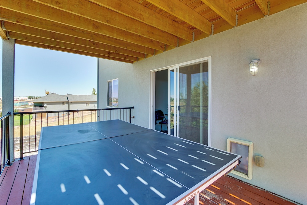 Panoramic Views: Spacious Home in Cedar City!