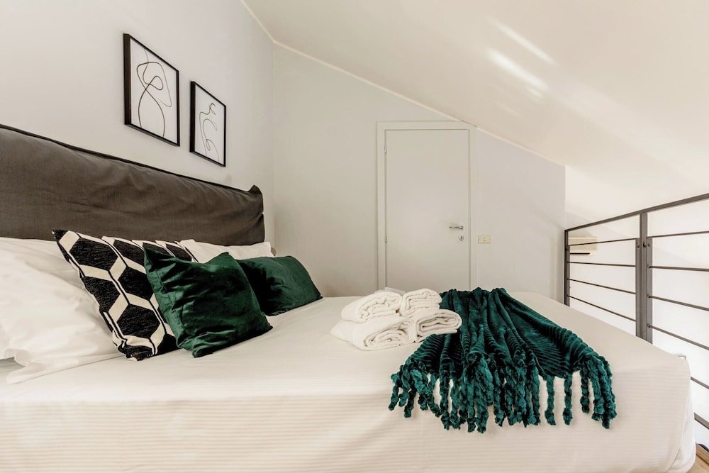 Centro Vicolo Fiori - Modern Split-level Apartment
