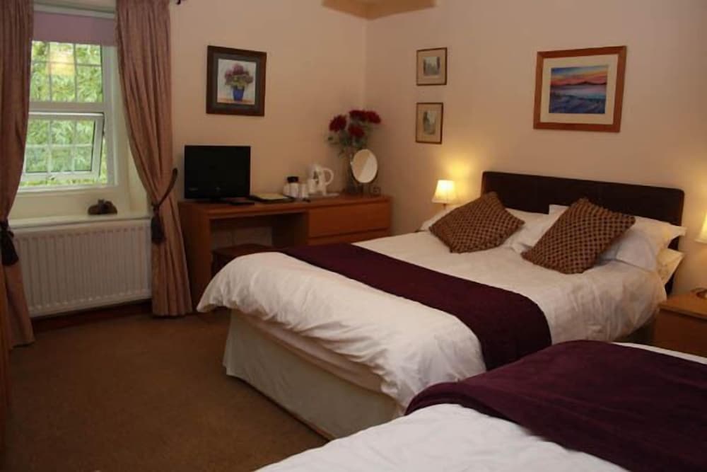 Wallace Lane Farm - Farm Home view 2