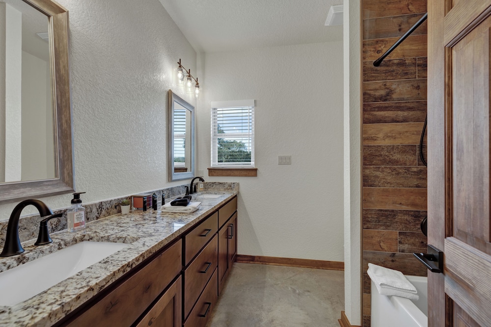 Luxury in the Hill Country, 10-mins to Downtown!