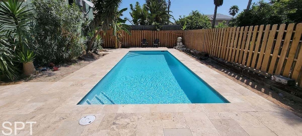 Large 3 Bedr Bay Views Pool Great Deck 3 Bedroom Condo