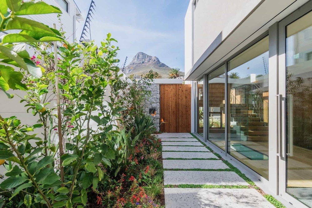 Grand Camps Bay 5bed w Views Pool Gym Villa Serena