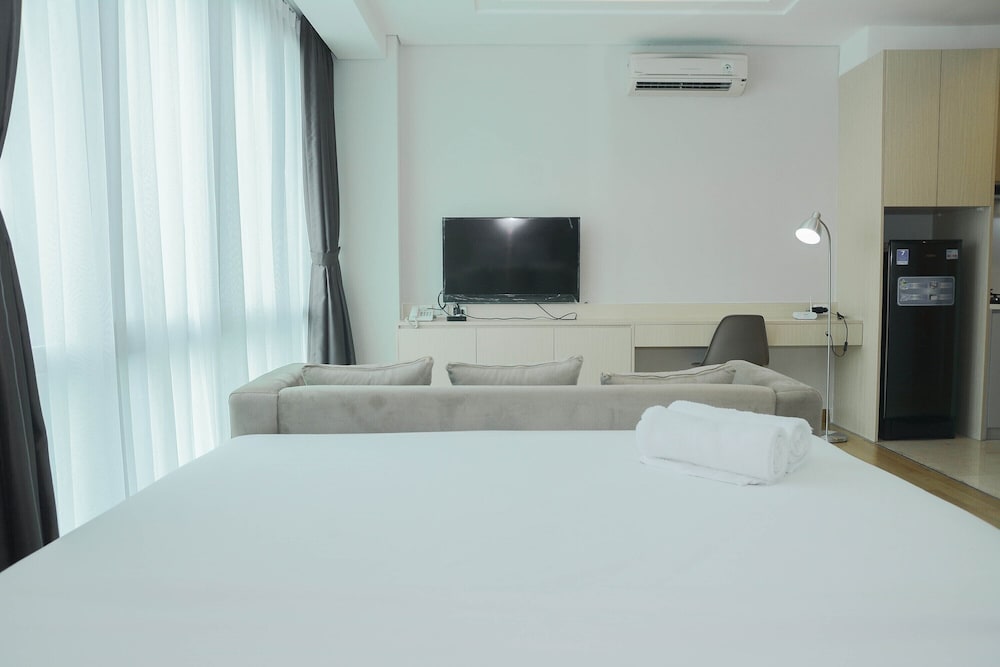 Comfortable Studio Room at Capitol Suites Apartment view 4