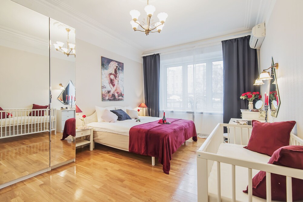 GM Apartment Staropimenovskiy 16