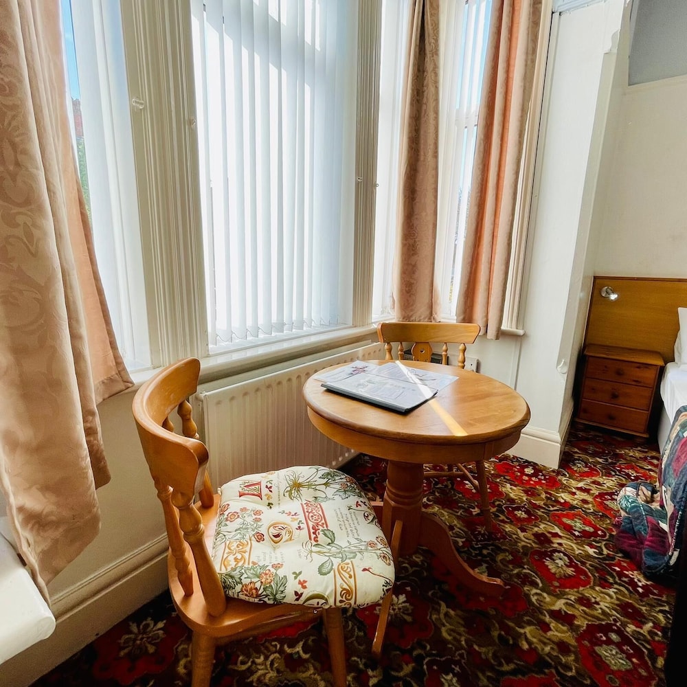 Lyndene Holiday Apartments