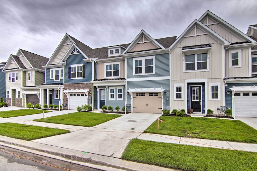 Central Millville Townhome: 5 Mi to Boardwalk view 5