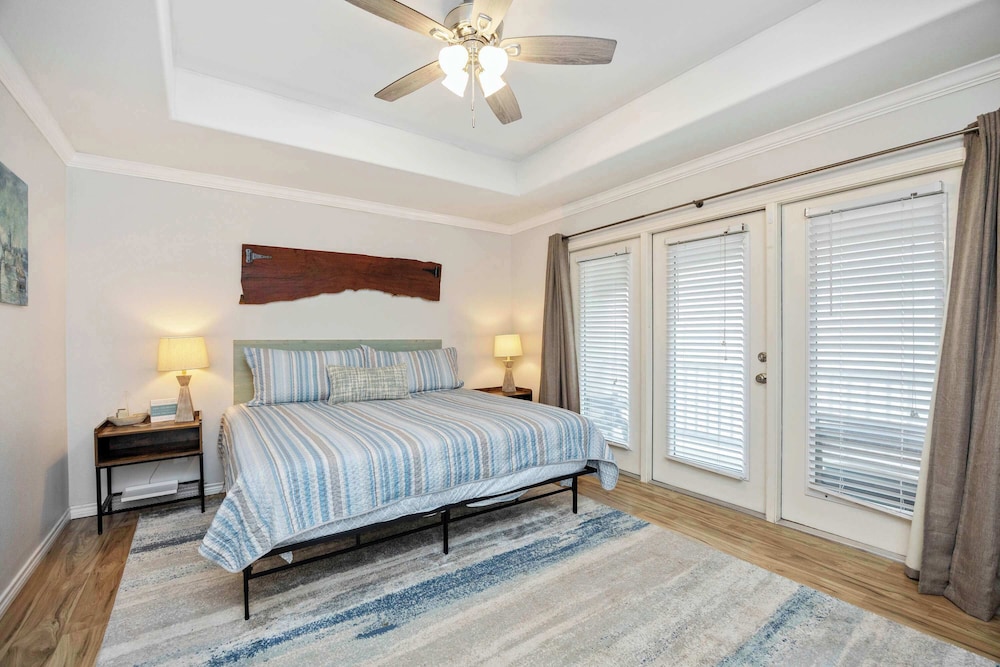 Coastal Townhouse TX Retreat!